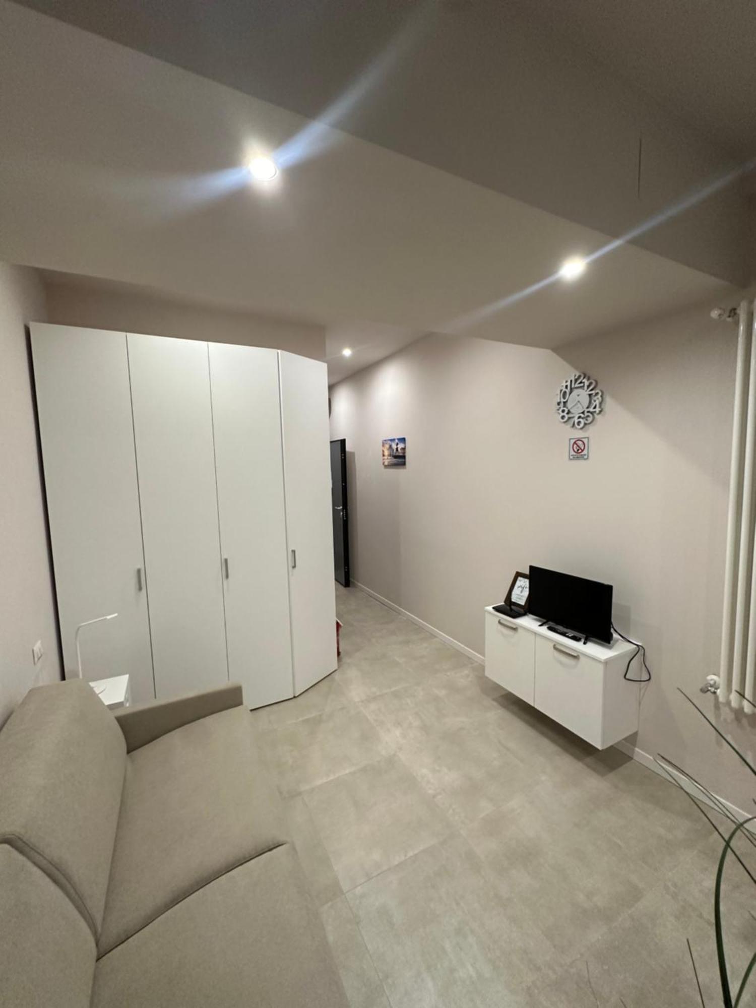 Monolocale Piazza Gambara M1 Apartment Milan Bagian luar foto