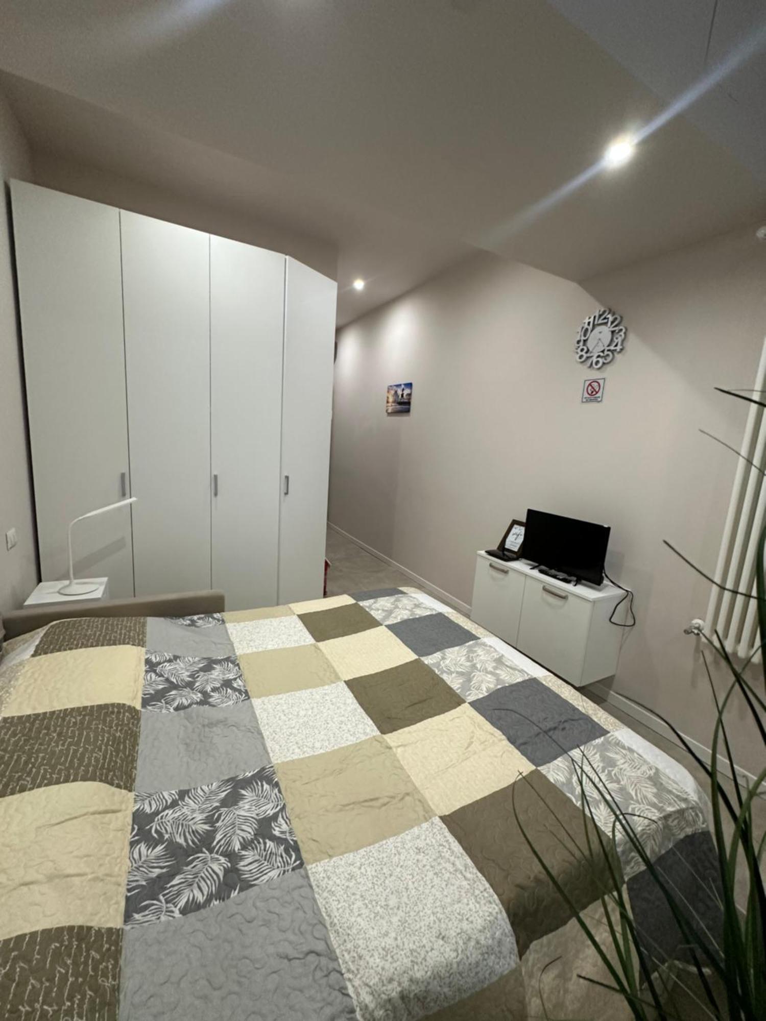 Monolocale Piazza Gambara M1 Apartment Milan Bagian luar foto
