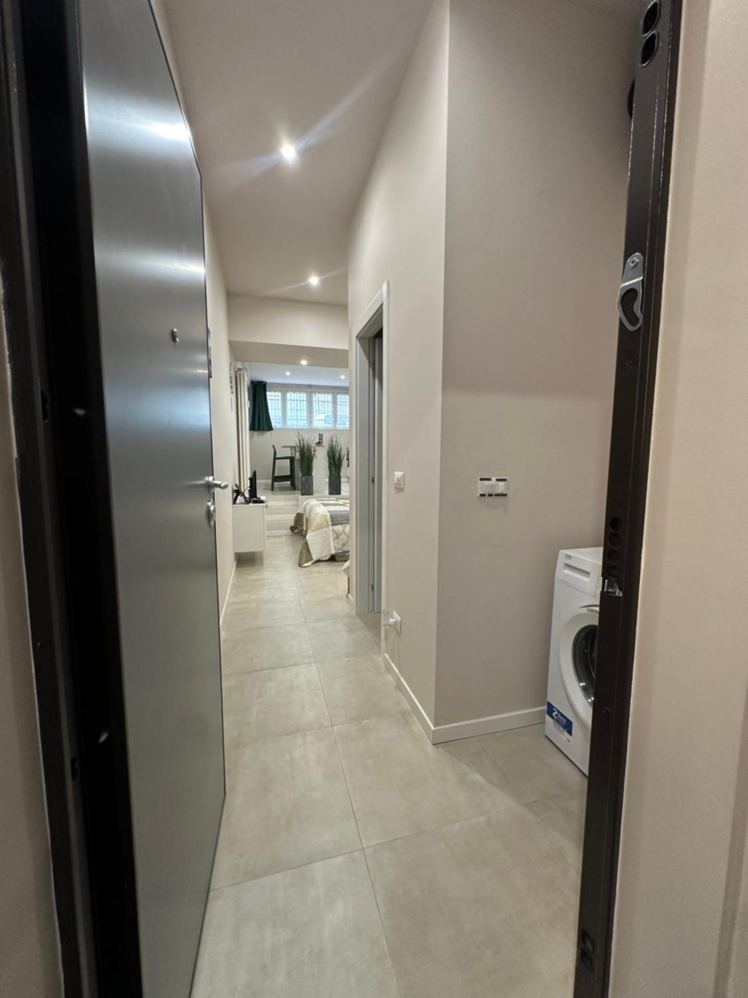 Monolocale Piazza Gambara M1 Apartment Milan Bagian luar foto