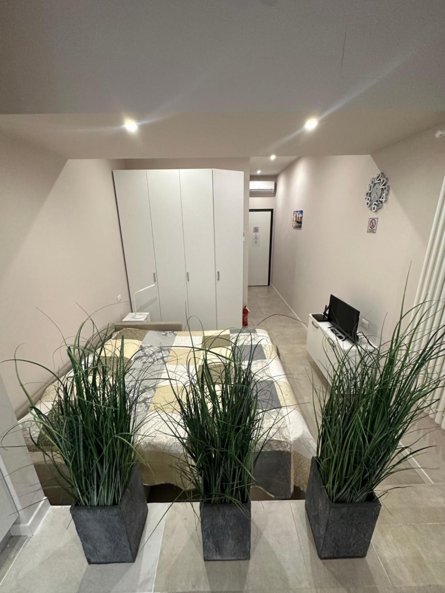 Monolocale Piazza Gambara M1 Apartment Milan Bagian luar foto